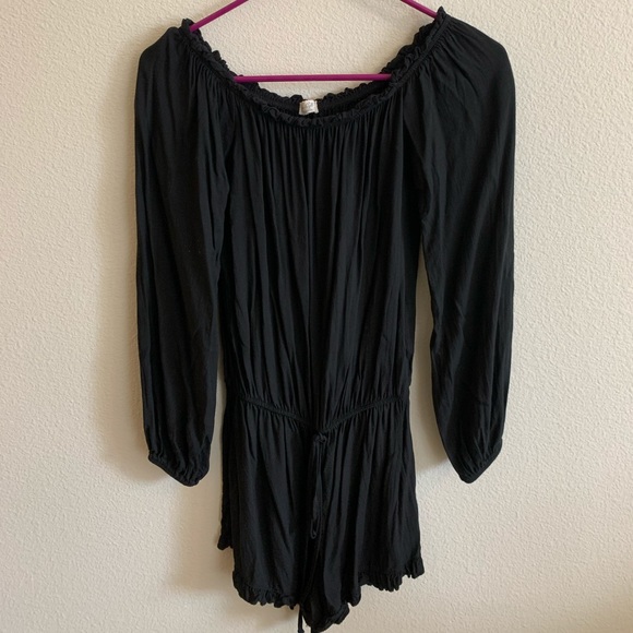 Brandy Melville (J. Galt) Off the Shoulder Romper - Picture 4 of 5